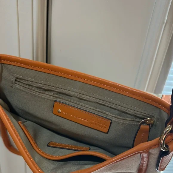 Adorable G.I.L.I. Elegant Burnt Orange and Cream Linen Cross Body Bag - Picture 3 of 8
